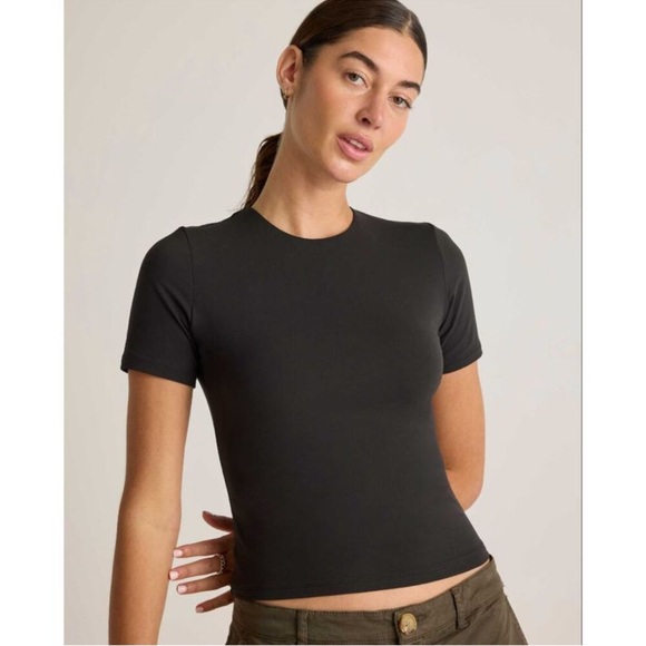 Quince Tops - NWT Quince Womens Second Skin Cropped Tee Black Sleeved Top Sz XS